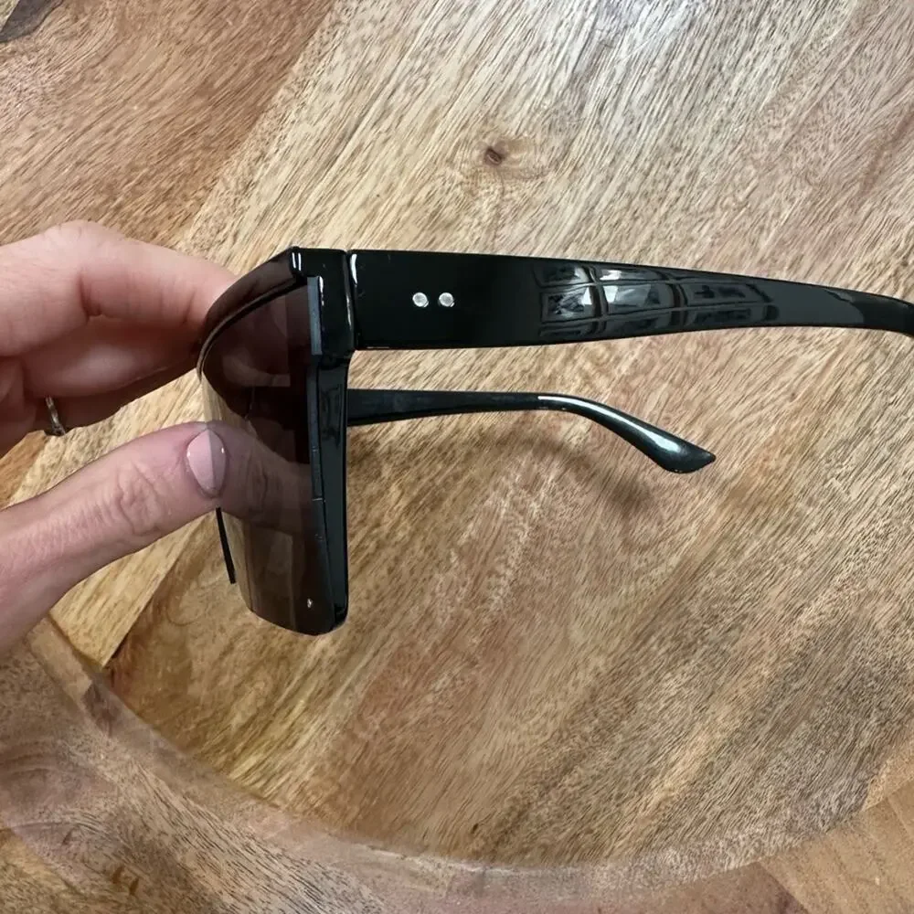 NWOT Sendy Shades -Luxe
